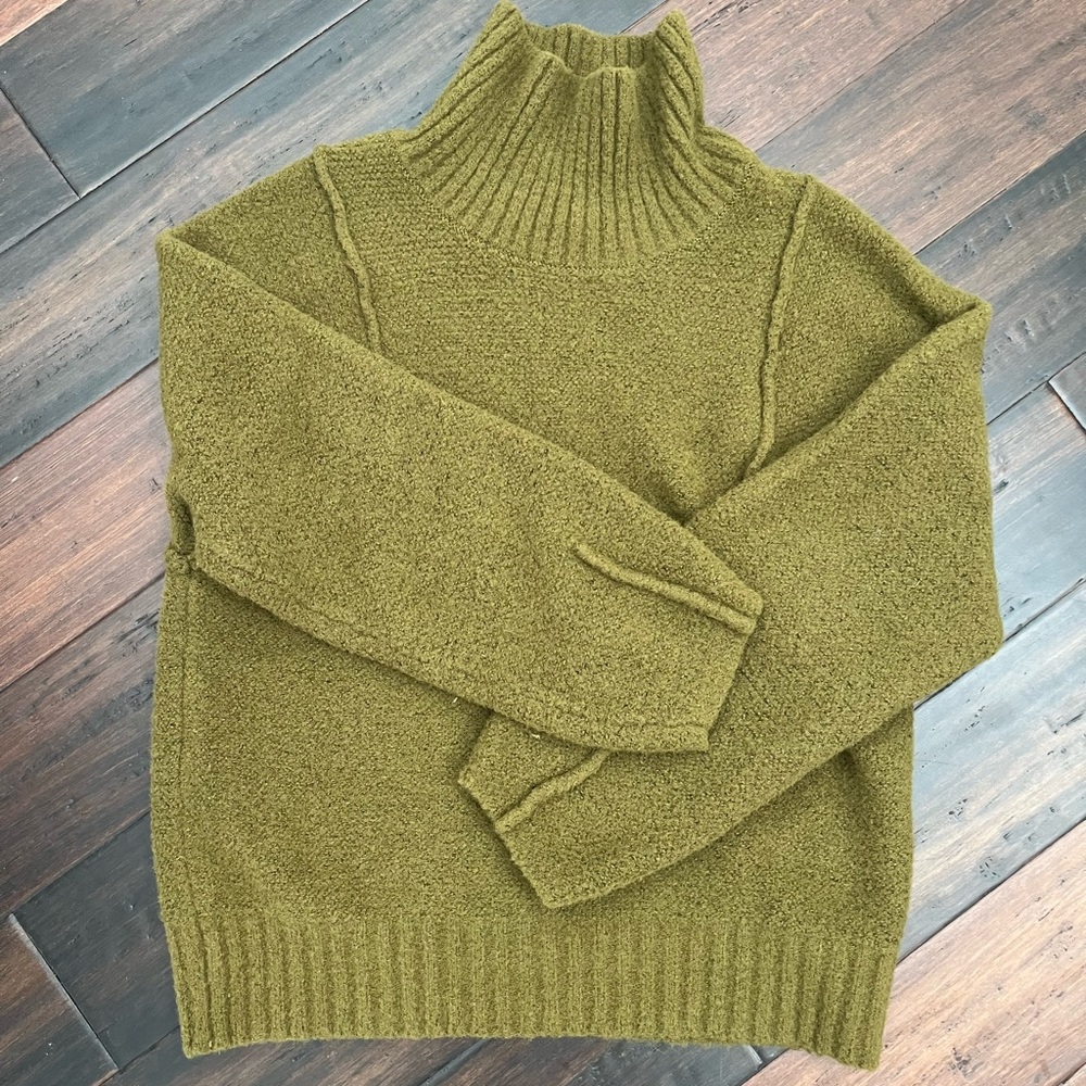 Universal Threads turtleneck sweater sz M
